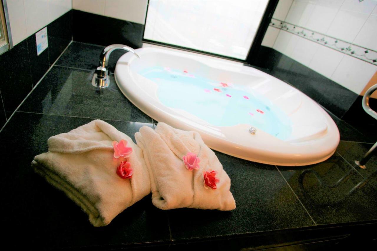 Water Hotel Mw (Adults Only) Saitama Bagian luar foto